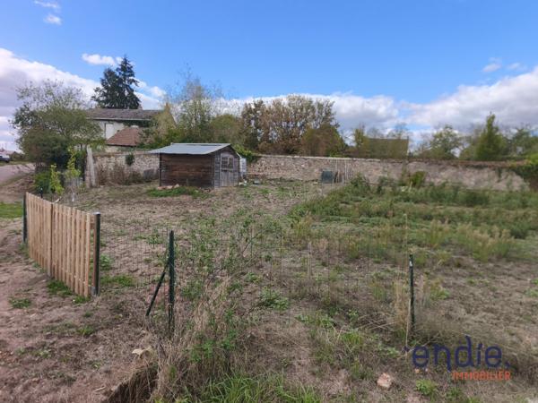 LOUROUX BOURBONNAIS : MAISON RENOVEE 5 PIECES AVEC DEPENDANCES ET TERRAIN