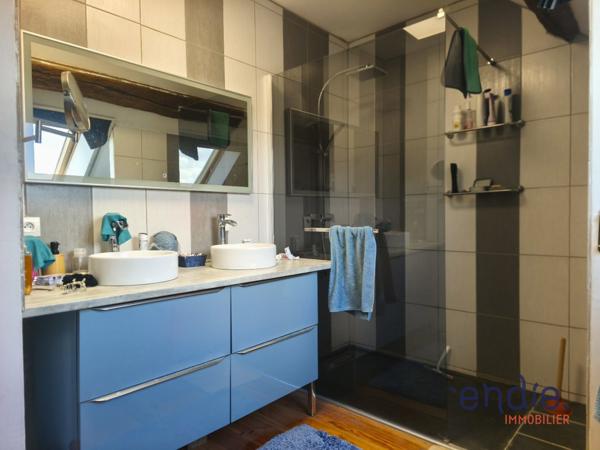 LOUROUX BOURBONNAIS : MAISON RENOVEE 5 PIECES AVEC DEPENDANCES ET TERRAIN