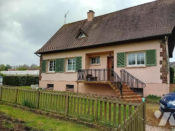 Pavillon  s/s/sol.rdc: cuis séj/salon, sdd, wc, 1 ch. Etg:  3 chs, sdd, wc. Terrasse/jardin/terrain