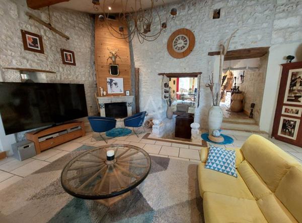 Très jolie et confortable maison charentaise à 20 minutes d'Angoulême