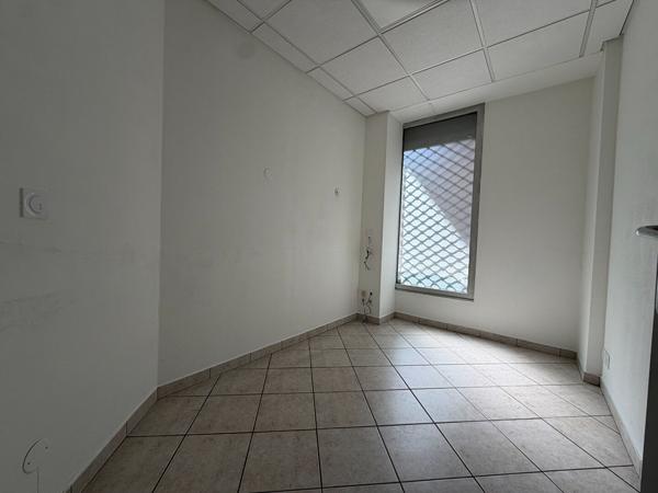Local commercial 150 m2 - Charpennes, Villeurbanne - proche du métro