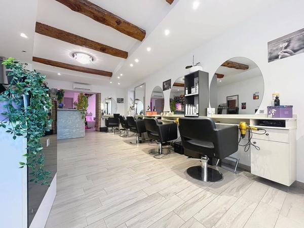 Magnifique salon de coiffure sur axe passant