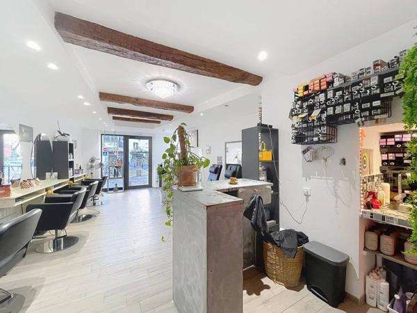Magnifique salon de coiffure sur axe passant