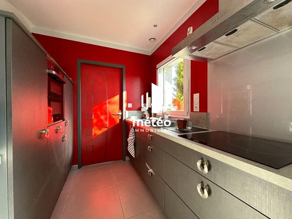 Maison de plain pied avec piscine