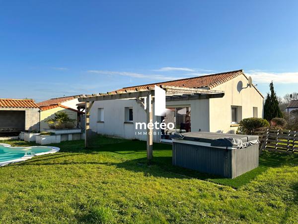 Maison de plain pied avec piscine