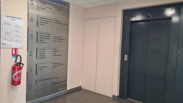 Bureau 2 pièces - 74 m²