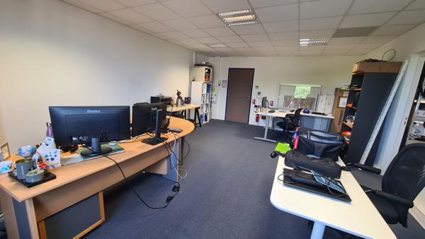 Bureau 2 pièces - 74 m²