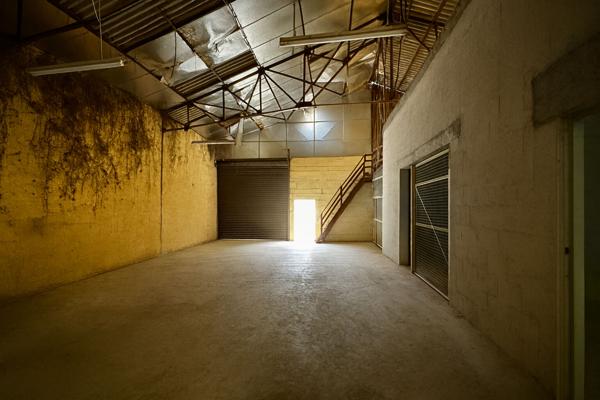 Entrepôt Poissy 250m2, 7m de hauteur, zone UDa, Poissy 78300