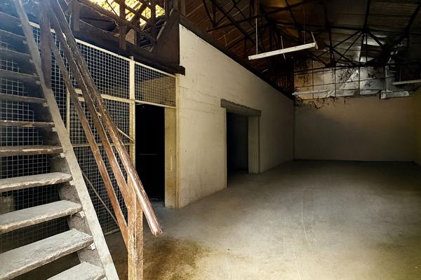 Entrepôt Poissy 250m2, 7m de hauteur, zone UDa, Poissy 78300