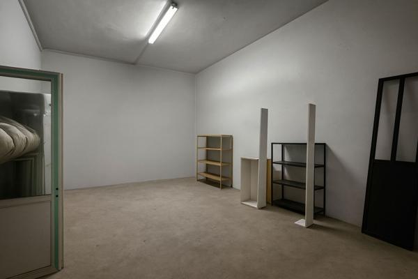 Entrepôt Poissy 250m2, 7m de hauteur, zone UDa, Poissy 78300