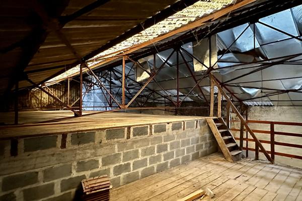Entrepôt Poissy 250m2, 7m de hauteur, zone UDa, Poissy 78300