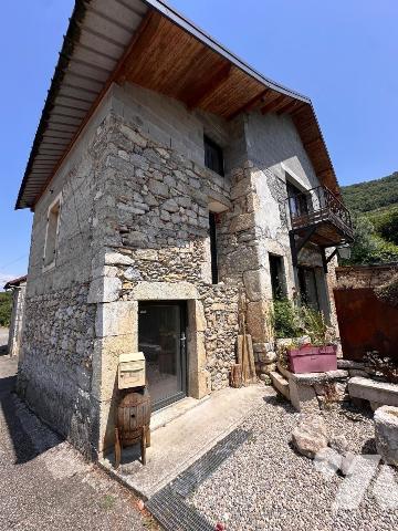 À vendre ? Maison de caractère avec vue sur les vignes de Jongieux

Située dans le village de...
