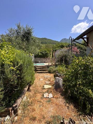 À vendre ? Maison de caractère avec vue sur les vignes de Jongieux

Située dans le village de...