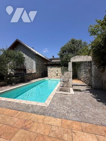 À vendre ? Maison de caractère avec vue sur les vignes de Jongieux

Située dans le village de...
