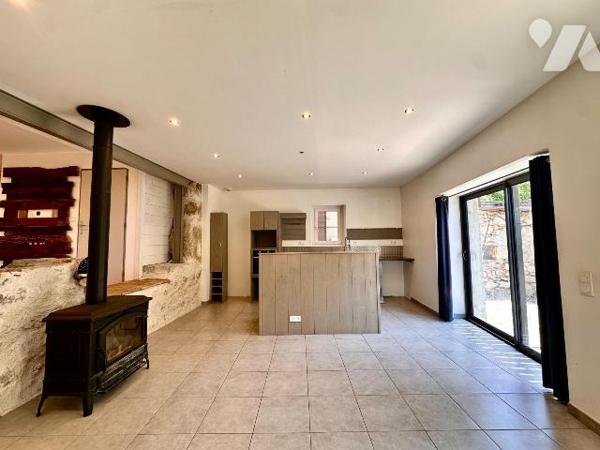 À vendre ? Maison de caractère avec vue sur les vignes de Jongieux

Située dans le village de...