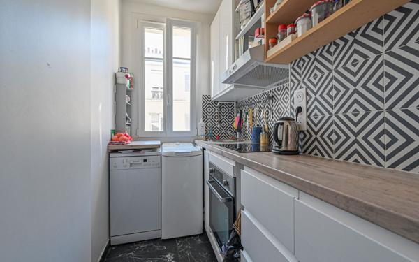 Appartement à vendre    3 pièces • 59,48 m2 Paris 18