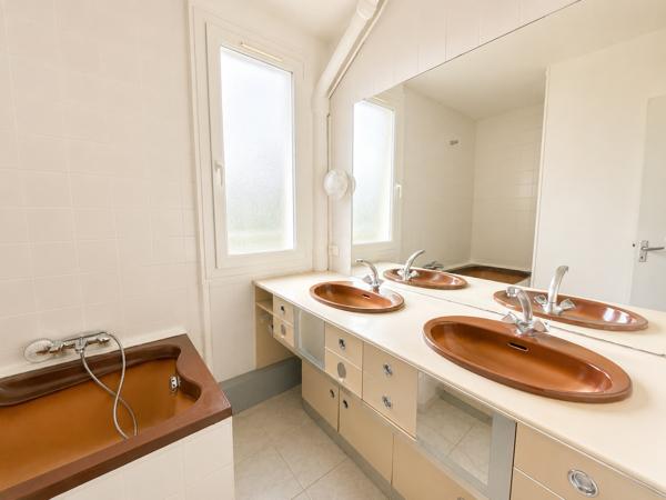 Appartement
         4 pièces
        - 66 m² Exclusivité 56 000 € *