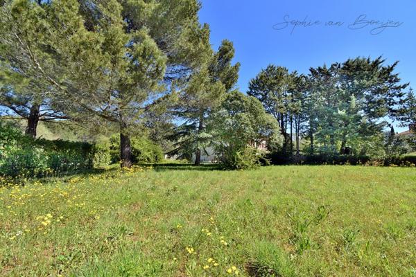 Terrain de 1 423 m² viabilisé à EGUILLES (13)