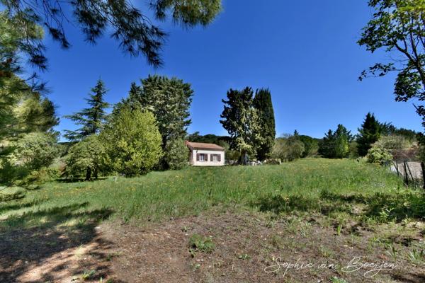 Terrain de 1 423 m² viabilisé à EGUILLES (13)