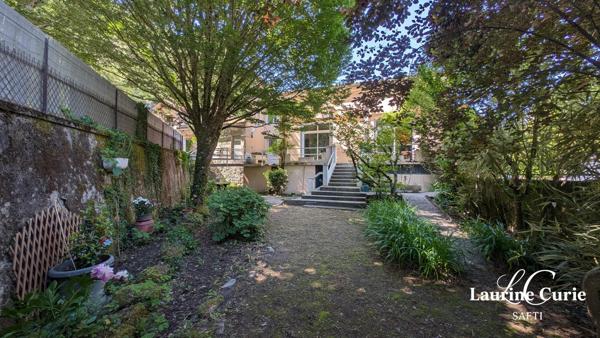 Maison 9 pièces de 216m² avec sous-sol intégral