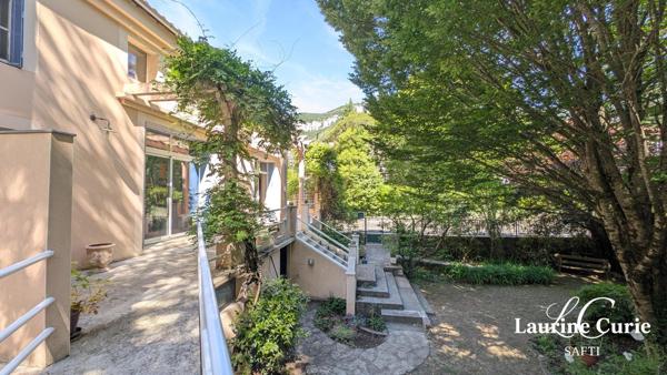 Maison 9 pièces de 216m² avec sous-sol intégral