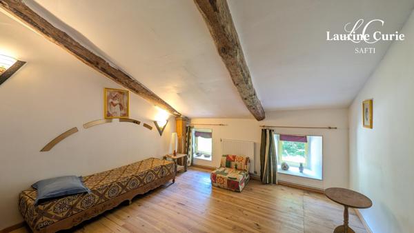 Maison 9 pièces de 216m² avec sous-sol intégral