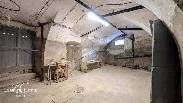 Maison 9 pièces de 216m² avec sous-sol intégral