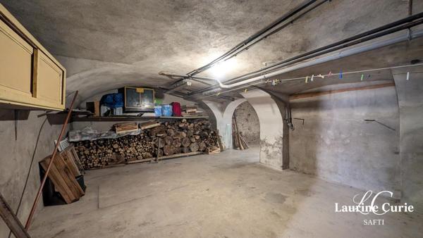 Maison 9 pièces de 216m² avec sous-sol intégral