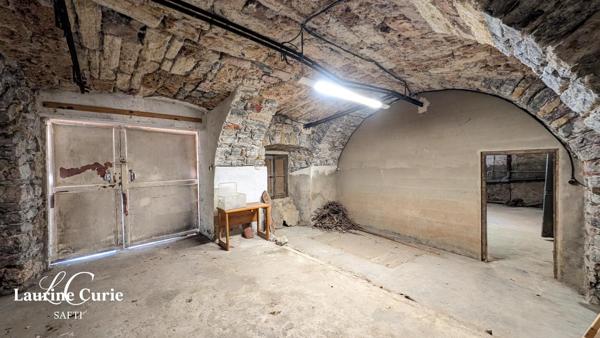 Maison 9 pièces de 216m² avec sous-sol intégral