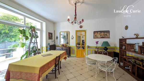 Maison 9 pièces de 216m² avec sous-sol intégral