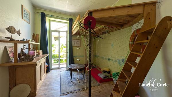 Maison 9 pièces de 216m² avec sous-sol intégral