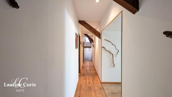 Maison 9 pièces de 216m² avec sous-sol intégral
