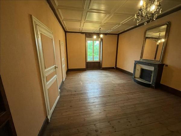 Maison à vendre |  Saint-Céré |  5 pièces | 256 m²