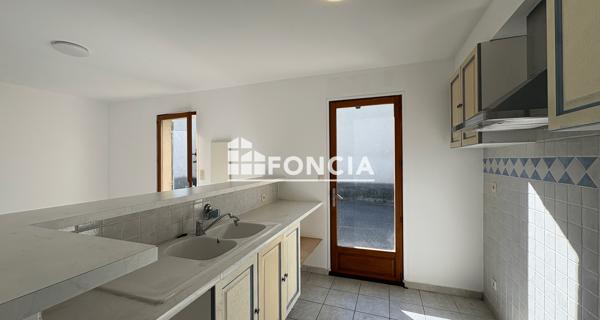 Location Appartement 2 pièces 47.6 m² - Cabannes 13440