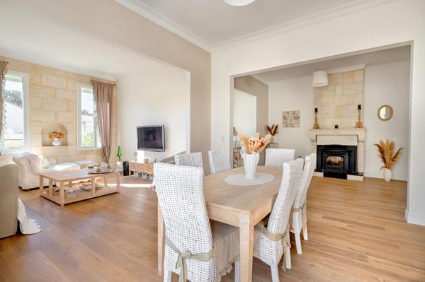 Maison en pierre 6 pièces de plain-pied, 213m2 -Saint Medard En Jalles  (proche Bordeaux) - piscine - garage