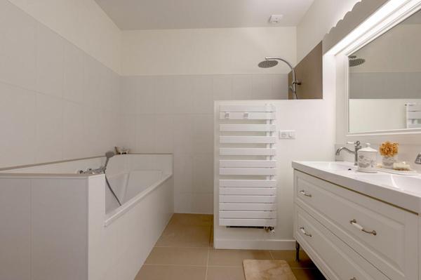 Maison en pierre 6 pièces de plain-pied, 213m2 -Saint Medard En Jalles  (proche Bordeaux) - piscine - garage