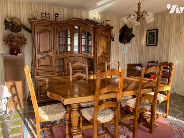 ARC LES GRAY, pavillon sur sous-sol sur 628 m² de terrain.