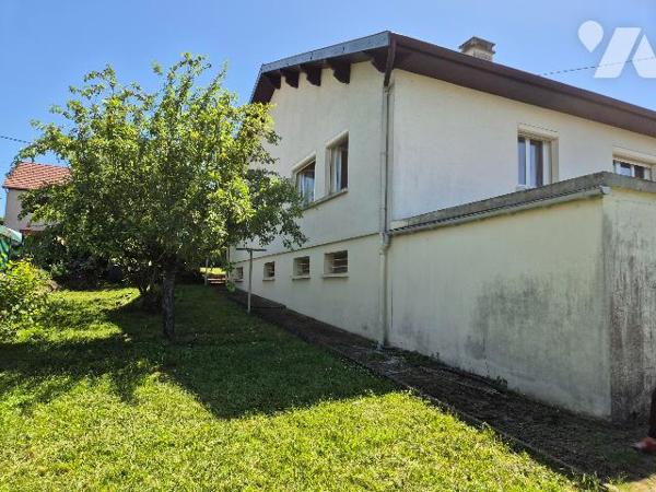 ARC LES GRAY, pavillon sur sous-sol sur 628 m² de terrain.