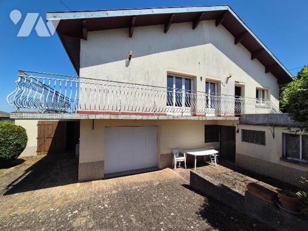ARC LES GRAY, pavillon sur sous-sol sur 628 m² de terrain.