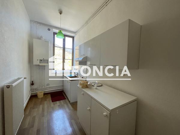 Location Studio 37 m² - 20 RUE BARON QUINART Charleville-mezieres 08000