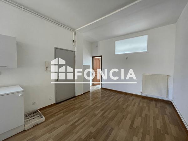Location Studio 37 m² - 20 RUE BARON QUINART Charleville-mezieres 08000