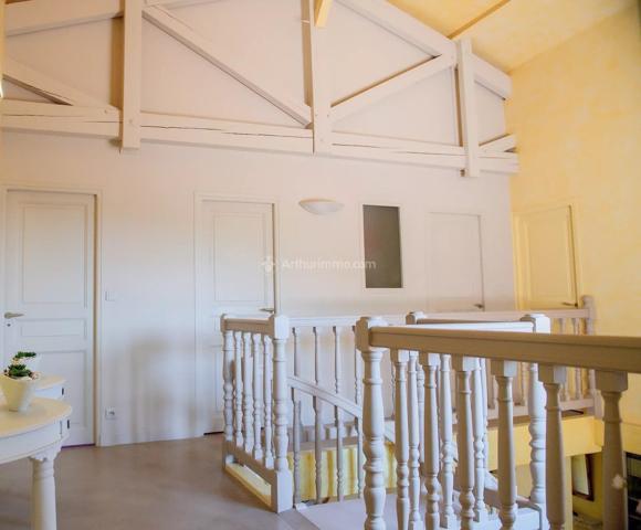 Vente                                                      Maison
                        
                     7 pièces                      190 m2                     à Neyron