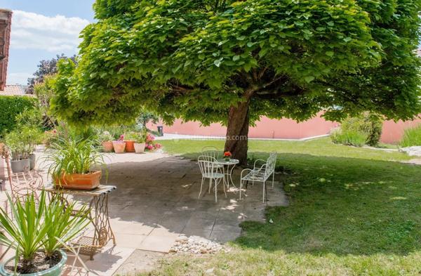 Vente                                                      Maison
                        
                     7 pièces                      190 m2                     à Neyron