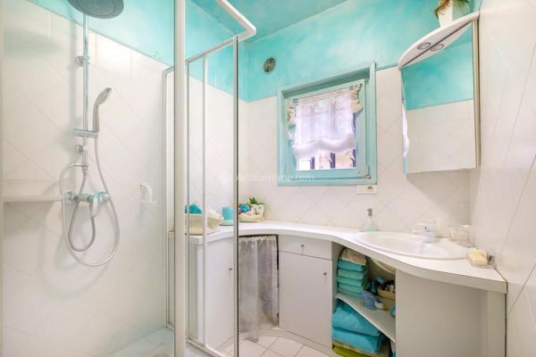 Vente                                                      Maison
                        
                     7 pièces                      190 m2                     à Neyron