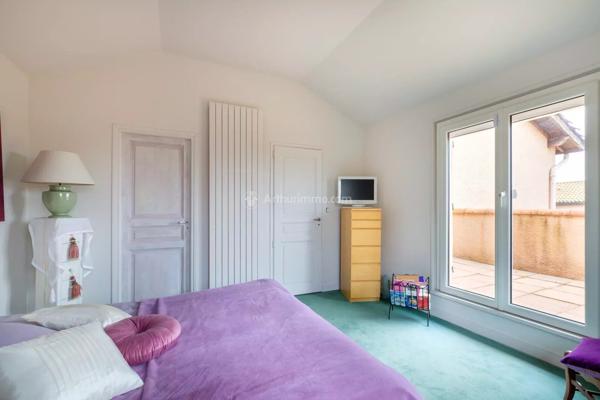 Vente                                                      Maison
                        
                     7 pièces                      190 m2                     à Neyron