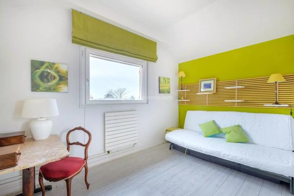 Vente                                                      Maison
                        
                     7 pièces                      190 m2                     à Neyron