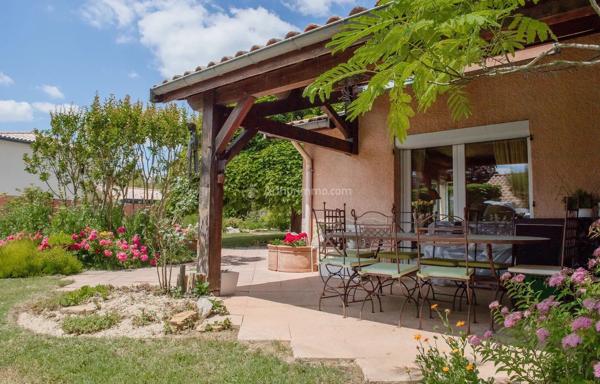 Vente                                                      Maison
                        
                     7 pièces                      190 m2                     à Neyron