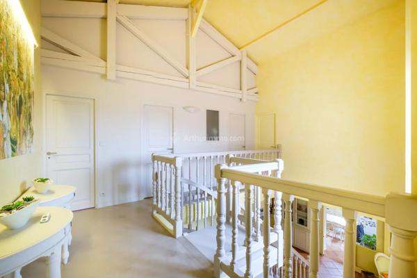 Vente                                                      Maison
                        
                     7 pièces                      190 m2                     à Neyron