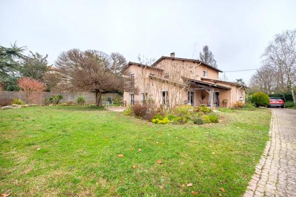Vente                                                      Maison
                        
                     7 pièces                      190 m2                     à Neyron