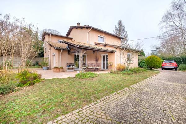 Vente                                                      Maison
                        
                     7 pièces                      190 m2                     à Neyron